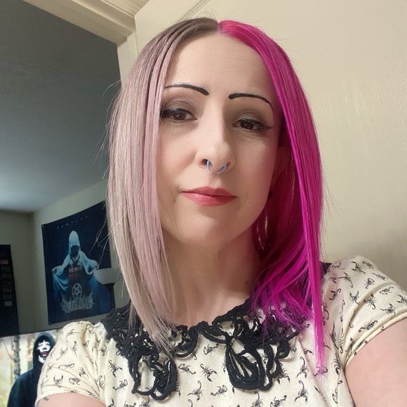 About me 🖤 - Picture 1 of 8